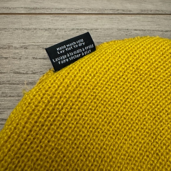 Hot Topic Knit Cuff Beanie Men’s Women’s Winter Hat Yellow OSFA - Picture 6 of 6